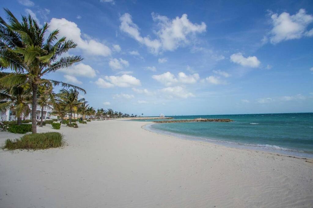 Luxury Townhouse In Palm Cay, Bahamas *