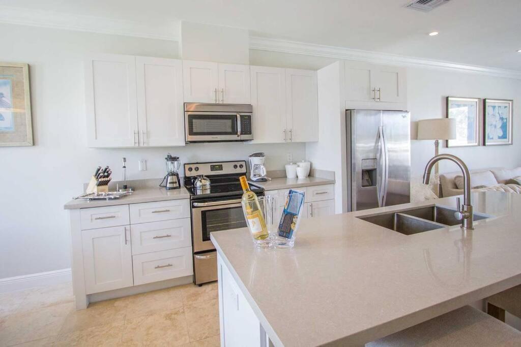 Luxury Townhouse In Palm Cay, Bahamas *