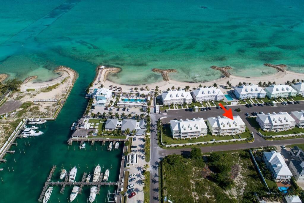Luxury Townhouse In Palm Cay, Bahamas